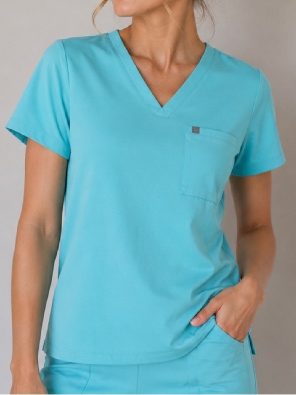 Fabletics Performance Scrub Top Aqua Stretch V-Neck XXL/1X Scrubs